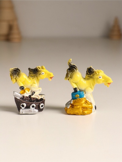 Фигурка полистоун «Конь и служба», 4.5×2.5×5 см, МИКС