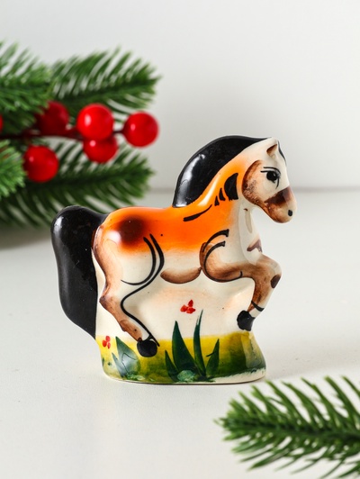 Фигурка фарфор гжель «Лошадь Диана», 8×8×3 см, цветная