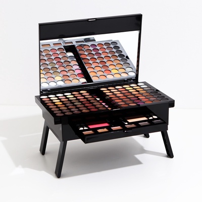 УЦЕНКА Профессиональный набор для макияжа(тени для бровей, век, румяна, корректоры)