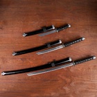 УЦЕНКА Макет оружия «Сувенирные катаны на подставке 3в1. Рептилия чёрная», ножны кожзам, 47/70/89 см - Фото 2