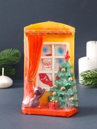 Свеча фигурная "Дед Мороз стучится в дом" 6,5х9х14,5 см 10911567 - фото 16948463