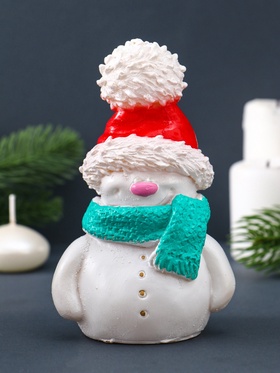 Свеча декоративная «Снеговик в красной шапке» 8×6×13.5 см