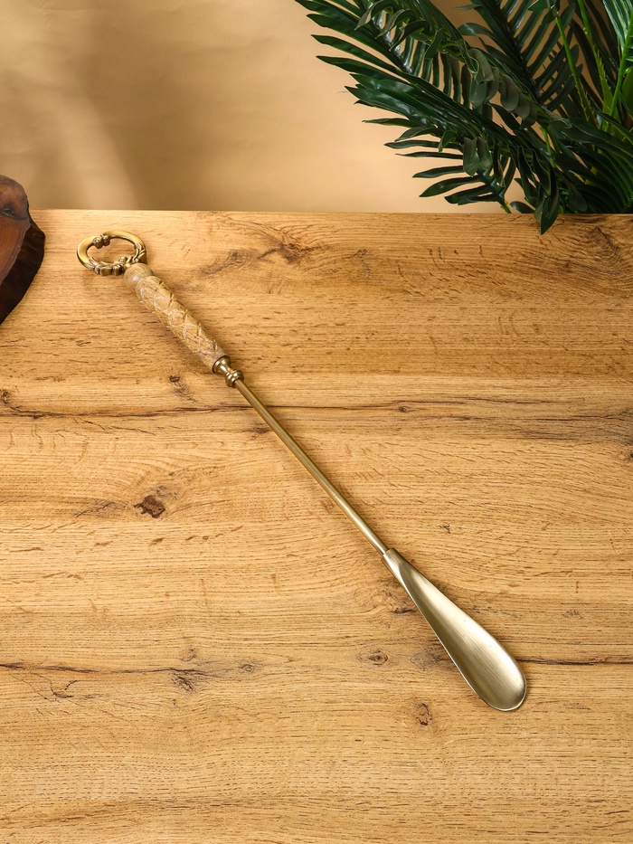 Ложка для обуви «Венок», 54 см, латунь, манговое дерево - Фото 1