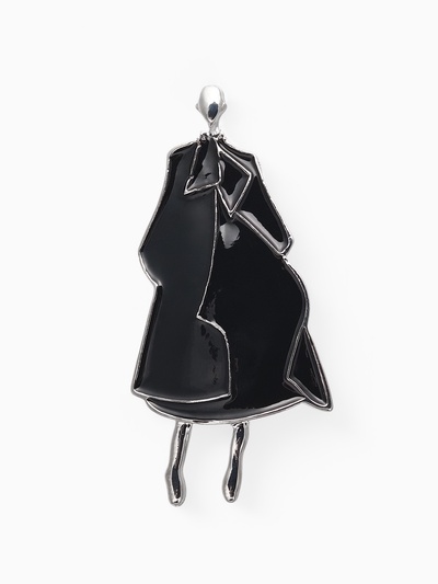 Брошь «Дама в пальто», эмаль, чёрная в серебре