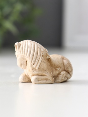 Фигурка-нэцкэ «Лошадь на отдыхе», 3×4.5×3 см, слоновая кость