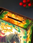 Новогодняя деревянная шкатулка-книга «Конь в мантии с короной: С Новым годом!», для подарков,19×13×5 см - Фото 5