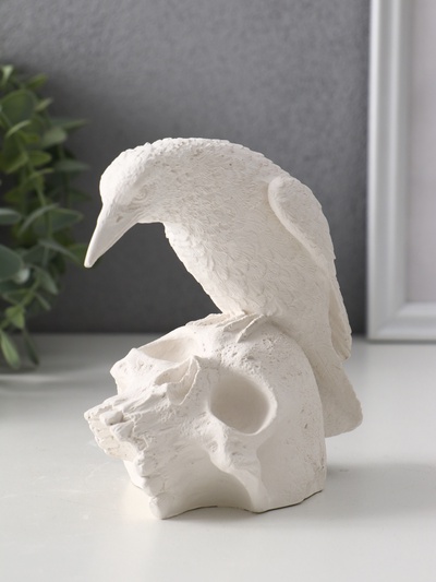 Фигурка гипс «Ворон на черепе», 12×12×8 см