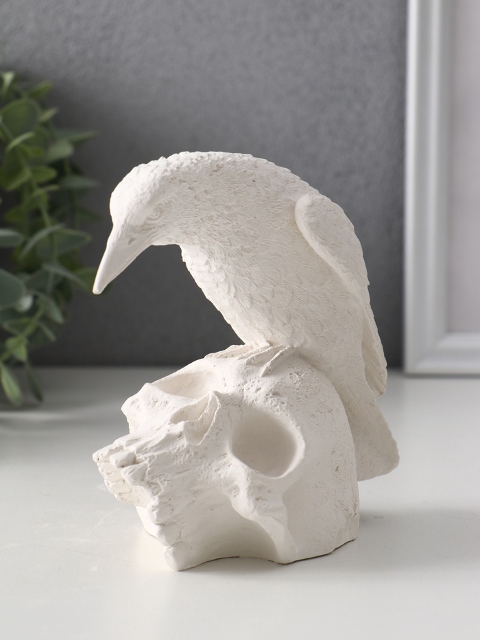 Фигурка гипс «Ворон на черепе», 12×12×8 см - Фото 1