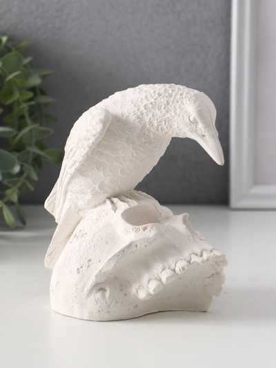 Фигурка гипс «Ворон на черепе», 12×12×8 см