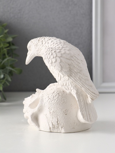 Фигурка гипс «Ворон на черепе», 12×12×8 см