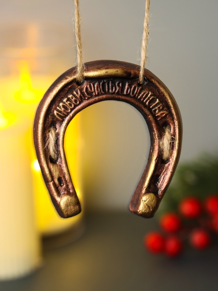 Ёлочная игрушка, подвеска «Подкова, любви, счастья, богатства», керамика, 7×7.6 см