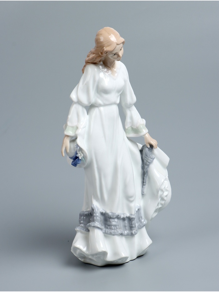 УЦЕНКА Фигурка керамика «Девушка со шляпкой», цветной, 35.5×12×16 см - Фото 1