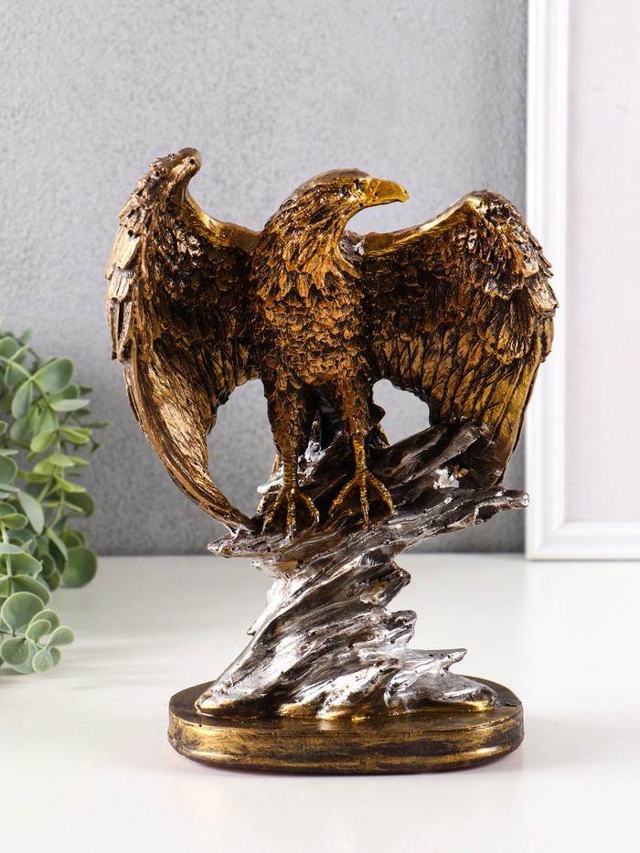 Фигурка полистоун «Орёл на камне», 24.5×18×11 см, бронза