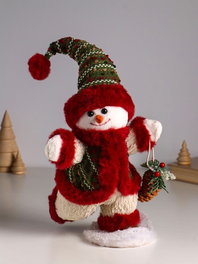 Фигурка «Снеговик в кафтане с мехом и колпаке. с шишкой», 19×17×40 см