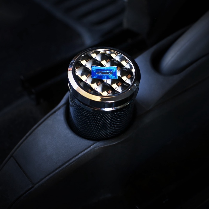 УЦЕНКА Пепельница для авто с подсветкой, карбон 5D, черный - Фото 1