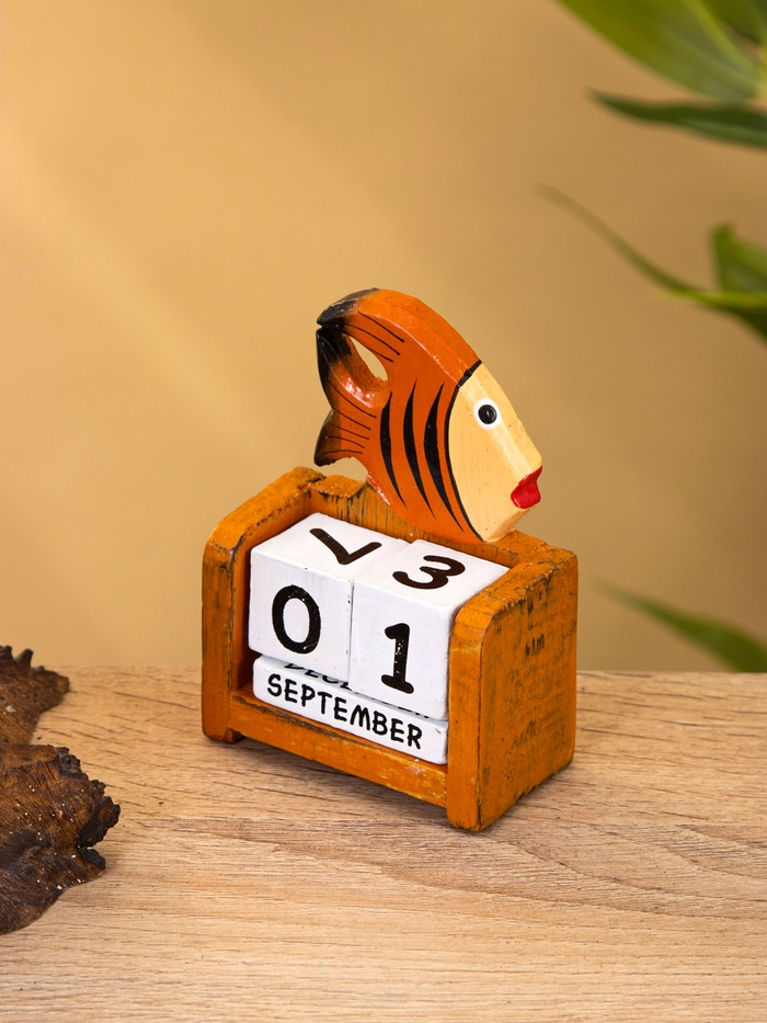 Календарь настольный «Рыбка», 7×4×9 см, дерево, оранжевый - Фото 1