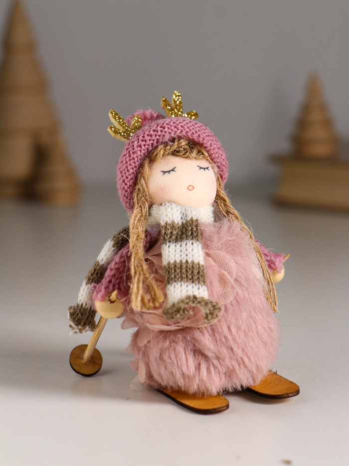 Интерьерная кукла текстильная «Малышка в платье зефирки, на лыжах», 5.7×4.2×10 см - Фото 1