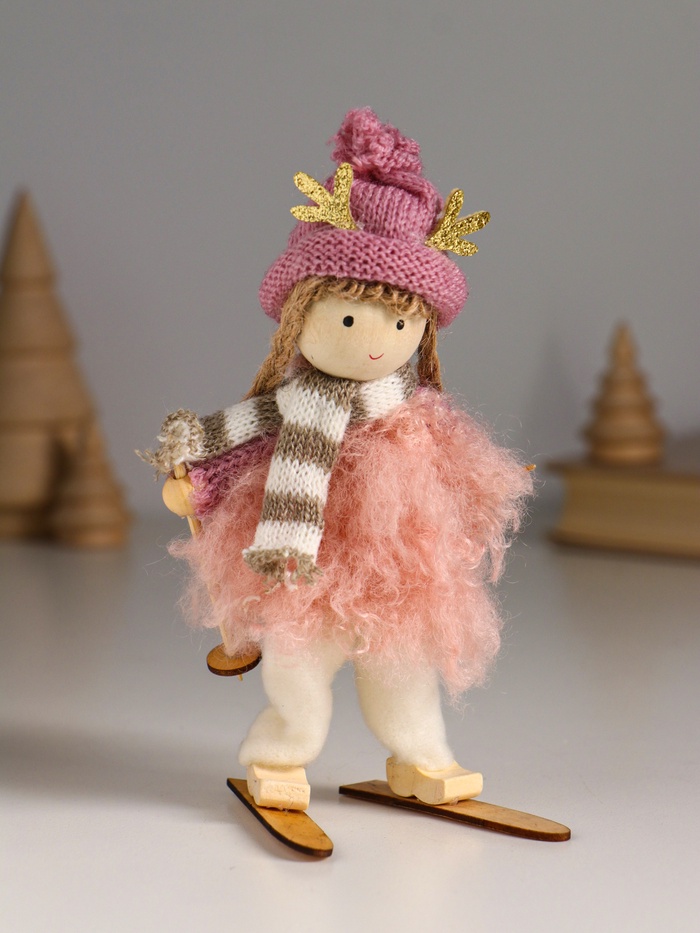 Интерьерная кукла текстильная «Малышка в розовом на лыжах», 6.5×6.3×15 см - Фото 1