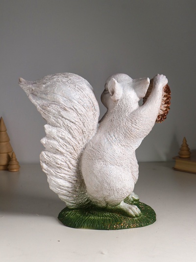Фигурка полистоун «Белка с шишкой», с глиттером, 26×28 см