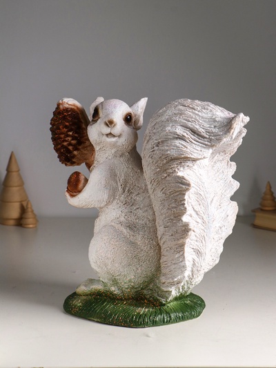 Фигурка полистоун «Белка с шишкой», с глиттером, 26×28 см