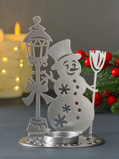 Подсвечник на 1 свечу «Снеговик новогодний», металл, серебряный, 10×7.5×15 см