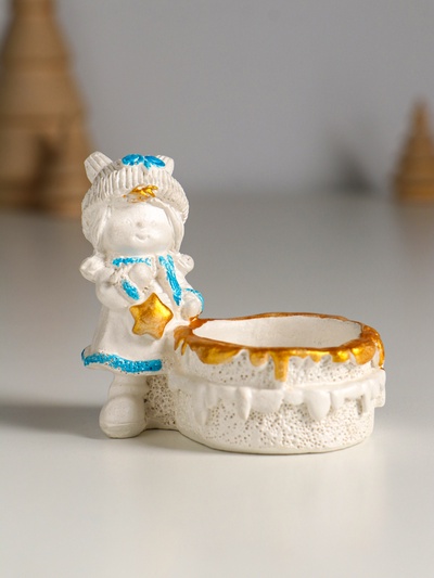 Подсвечник на 1 свечу «Девочка с корзинкой», гипс, 7×7 см, перламутр