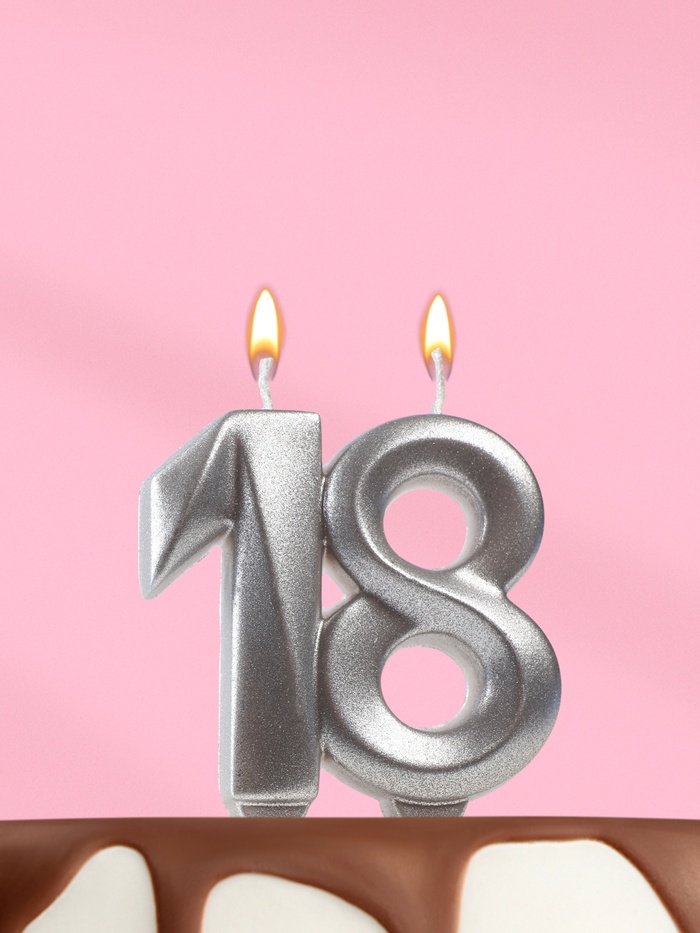 УЦЕНКА Свеча в торт «Грань», цифра 18, серебро - Фото 1