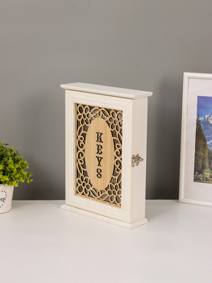 УЦЕНКА Ключница настенная «Резные цветы», дерево, 6×22×29.5 см - Фото 1