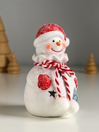 Фигурка светящаяся «Снеговик в шубке с помпонами», керамика, 7.5×6.5×12.5 см - Фото 3