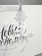 Пакет подарочный «Новогодний подарок», тиснение, с ёлочной игрушкой, 31 х 40 х 11 см - фото 61083495