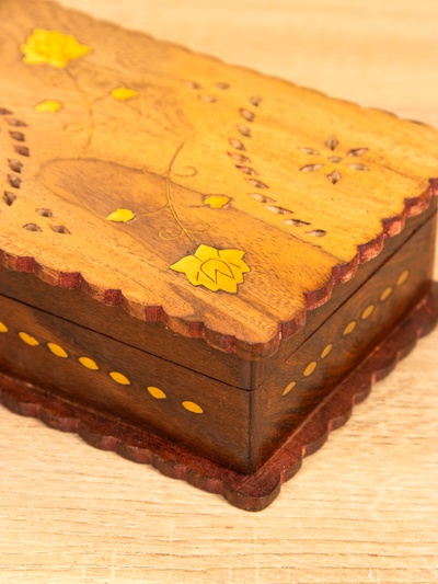 Шкатулка резная «Листья», 18×13×6 см, дерево шишам