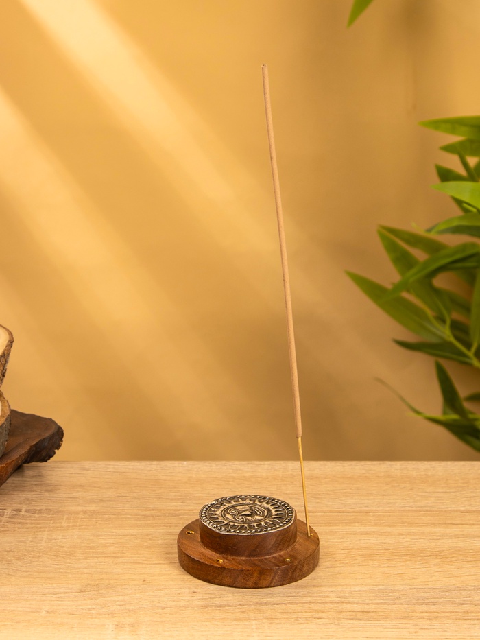 Подставка под благовония «Домовой», 7×7×2.5 см, дерево шишам - Фото 1