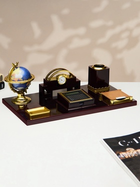 {{photo.Alt || photo.Description || 'УЦЕНКА Набор настольный 7в1 (блок для бумаги, подставка для печати, карандашница, калькулятор, глобус, визитница с часами)'}}