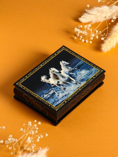 Шкатулка для украшений «Три коня», 10×14 см, лаковая миниатюра