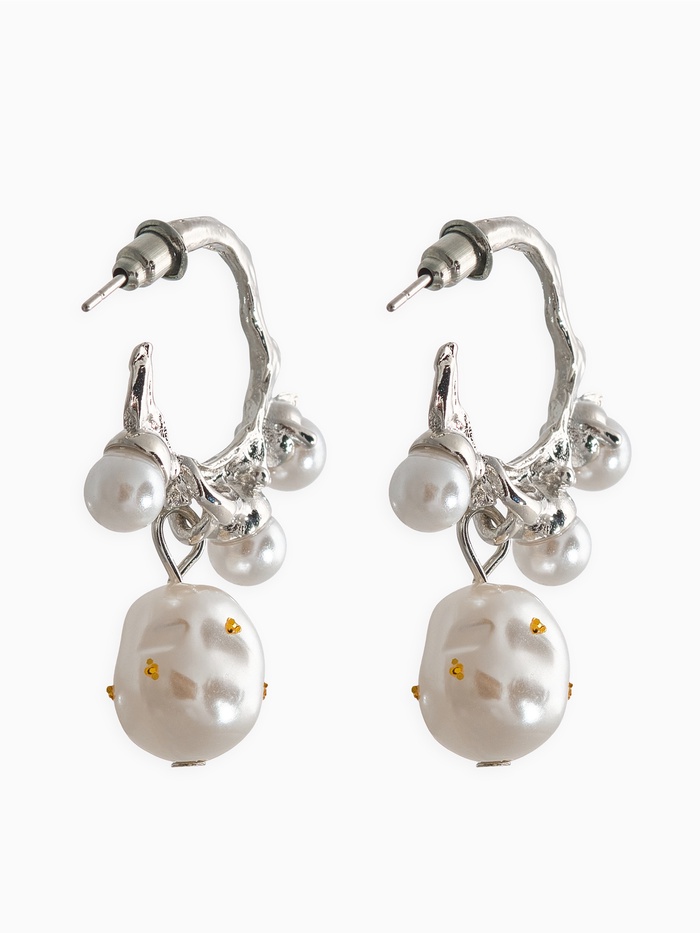 Серьги-кольца с жемчугом «Бусинки в крапинку», белые в серебре - Фото 1