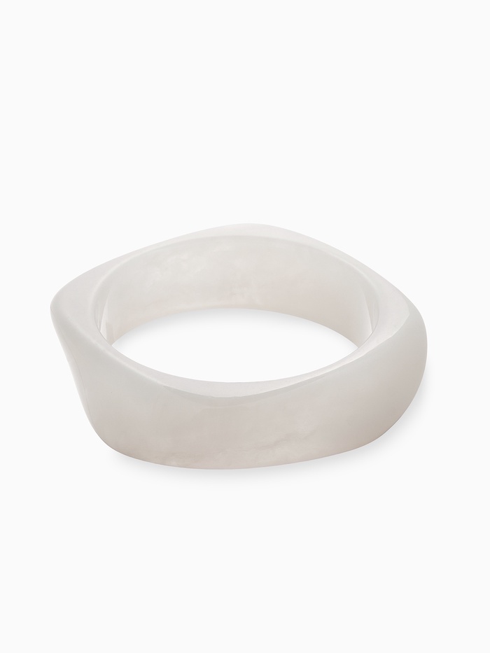 Браслет на руку широкий акриловый, белый - Фото 1