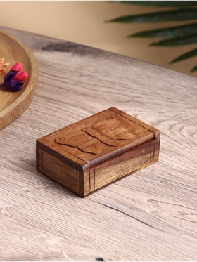 {{photo.Alt || photo.Description || 'УЦЕНКА Шкатулка резная «Бабочка» дерево соно, 11×7×3.5 см'}}