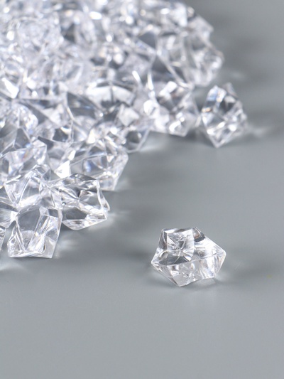 Декор искусственный лёд из пластика «Льдинка», 25×18 мм, набор 260 шт., 440 г, прозрачный