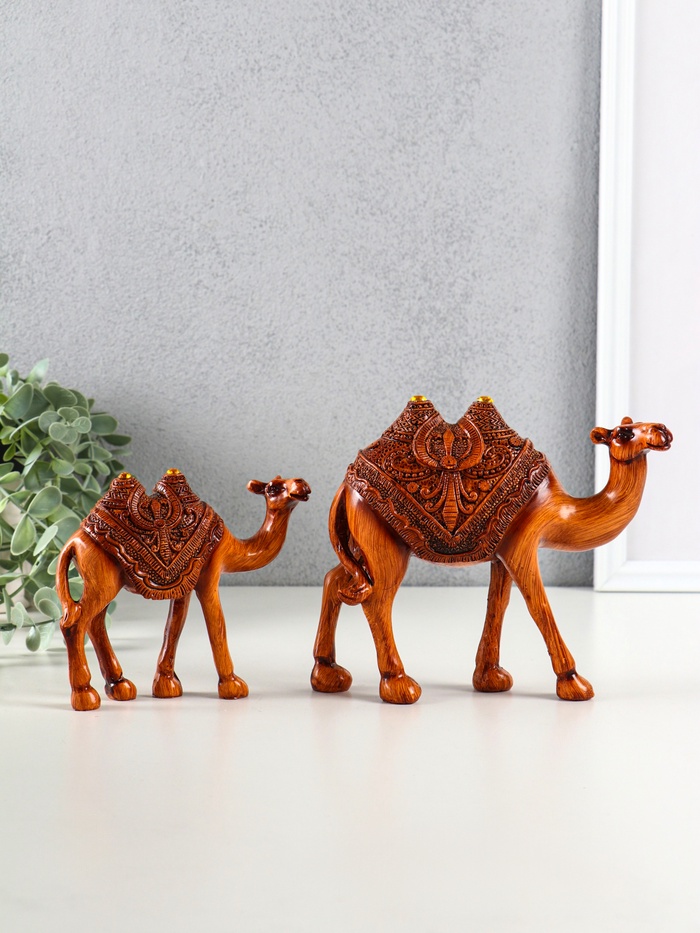 Набор фигурок полистоун «Двугорбые верблюды», под дерево, 2 шт. - Фото 1