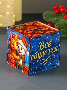 Деревянная копилка для денег «Снеговик с новогодней коняшкой», куб, 10×10×10 см, (набор 7 деталей)