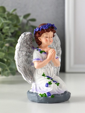 Фигурка полистоун «Девочка-ангел в цветочном платье, венке - молитва», фиолетовый, 8.5×6.2×10.5 см