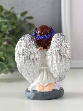 Фигурка полистоун «Девочка-ангел в цветочном платье, венке - молитва», фиолетовый, 8.5×6.2×10.5 см
