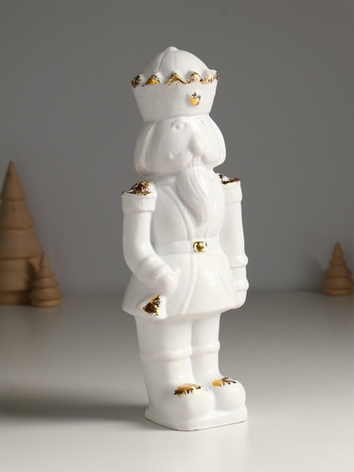 Фигура «Щелкунчик новогодний», 24×10×7.5 см, белый с позолотой