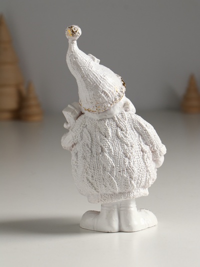 Фигурка «Дед Мороз с подарком», 16×8.5×6.5 см, белый с позолотой