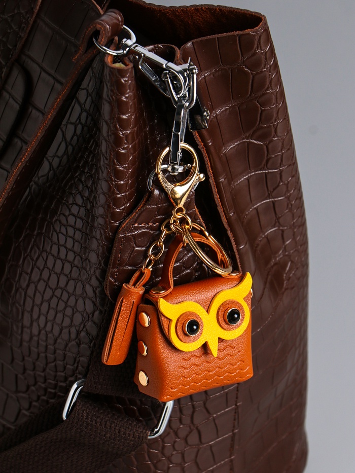 Брелок для ключей с карабином, с кистью «Сумочка. Сова», на сумку, рюкзак, карамель, 5.2×2.5×6 см - Фото 1