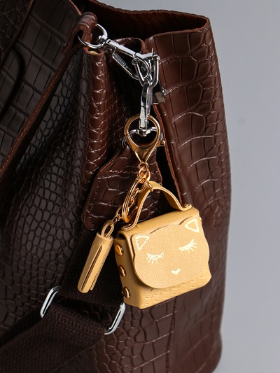 Брелок для ключей с карабином, с кистью «Сумочка. Котик», на сумку, рюкзак, сливочный, 5×2.5×6 см