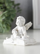 Фигурка полистоун «Ангелок с лупой на книге», белый, 7.7×5×7 см - фото 809262313 Фигурка полистоун «Ангелок с лупой на книге», белый, 7.7×5×7 см - фото 809262313