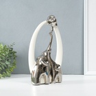 УЦЕНКА Сувенир керамика «Семья слонов. Овал» белый с серебром 6.5×17×28.5 см 10946396