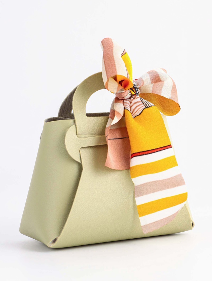 Кожаная подарочная сумочка для бижутерии и сувениров, оливковая с бантом (лента), 13×12×5.5 см - Фото 1