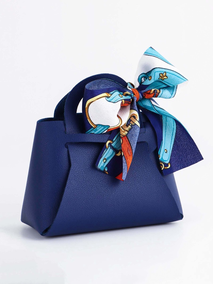 Кожаная подарочная сумочка для бижутерии и сувениров, глубокий синий с бантом (лента), 13×12×5.5 см - Фото 1